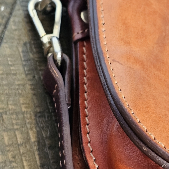 Conte Di Cavour (Italian Vegetable- Tanned Leather) Crossbody Bag - Picture 15 of 15